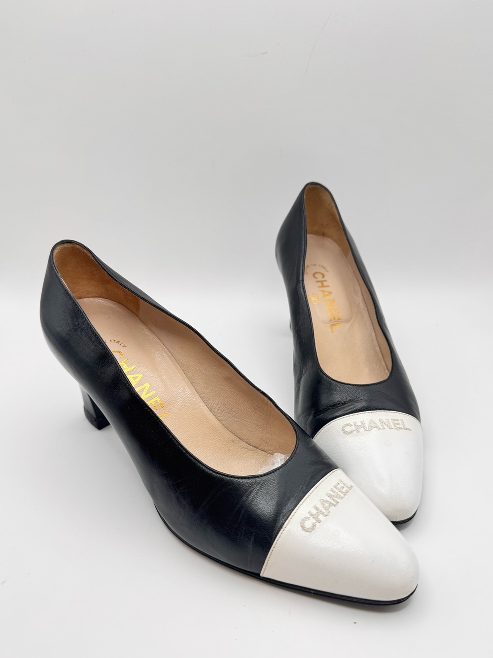 Chanel Black White Cap Toe Pumps CC Logo Size 37